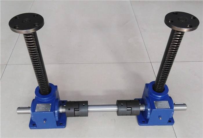 齒輪齒條升降機(jī)